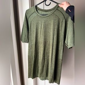 Lululemon Mens Metal Vent Tech size Large green